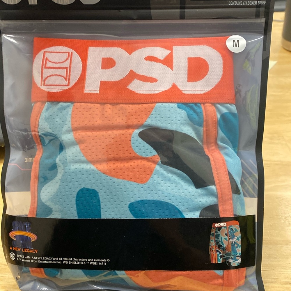 PSD brand new size medium. Style Bugs Bunny space jam camouflage